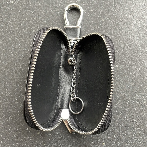 Authentic Land Rover key fob case NWOT - Picture 2 of 4